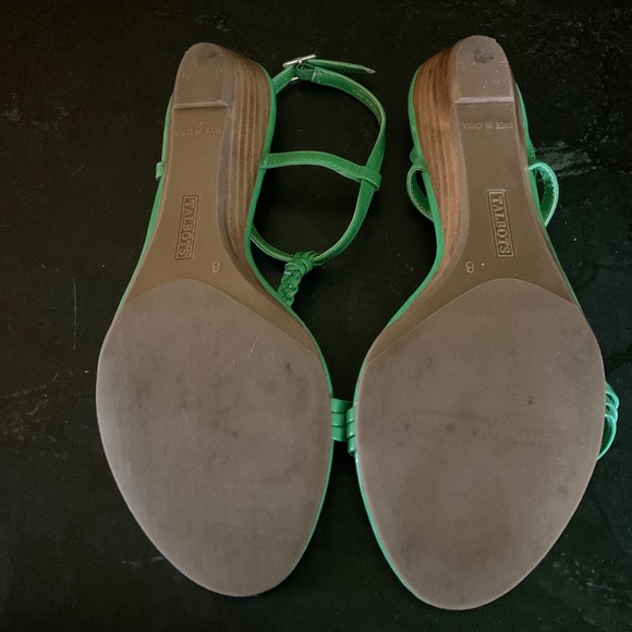 Talbots Green patent leather scrappy sandals with slight wooden wedge. - Picture 3 of 3